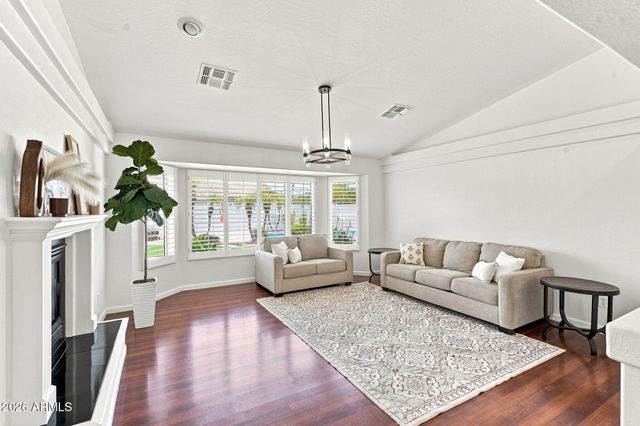 2540 E SAGEBRUSH Street, Gilbert, AZ 85296