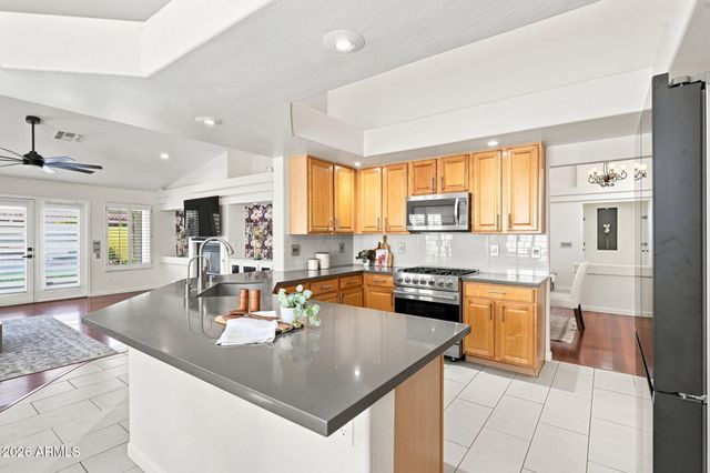 2540 E SAGEBRUSH Street, Gilbert, AZ 85296