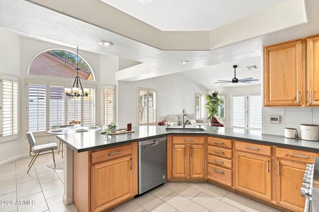 2540 E SAGEBRUSH Street, Gilbert, AZ 85296
