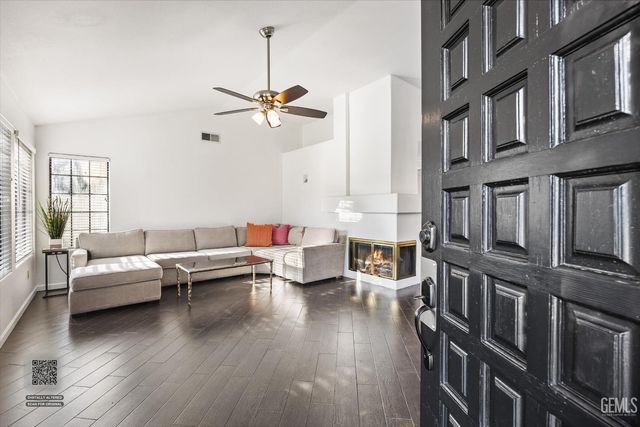 8201 Norfolk Court, Bakersfield, CA 93311