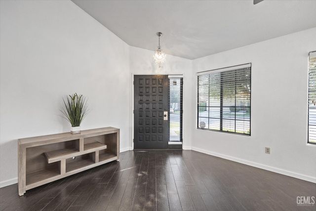 8201 Norfolk Court, Bakersfield, CA 93311