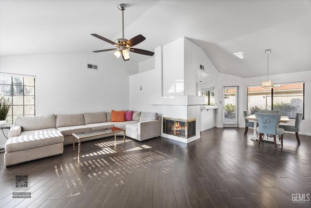 8201 Norfolk Court, Bakersfield, CA 93311