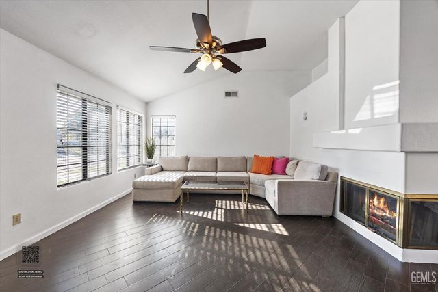 8201 Norfolk Court, Bakersfield, CA 93311