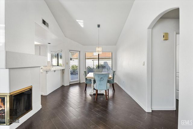 8201 Norfolk Court, Bakersfield, CA 93311