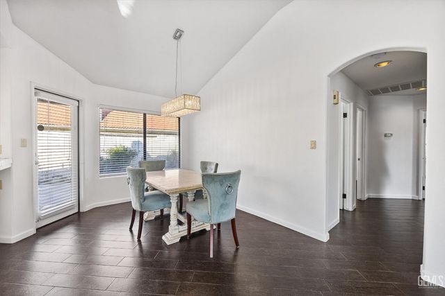 8201 Norfolk Court, Bakersfield, CA 93311