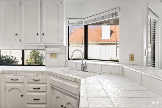 8201 Norfolk Court, Bakersfield, CA 93311