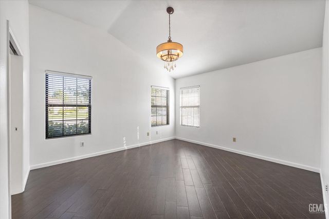 8201 Norfolk Court, Bakersfield, CA 93311