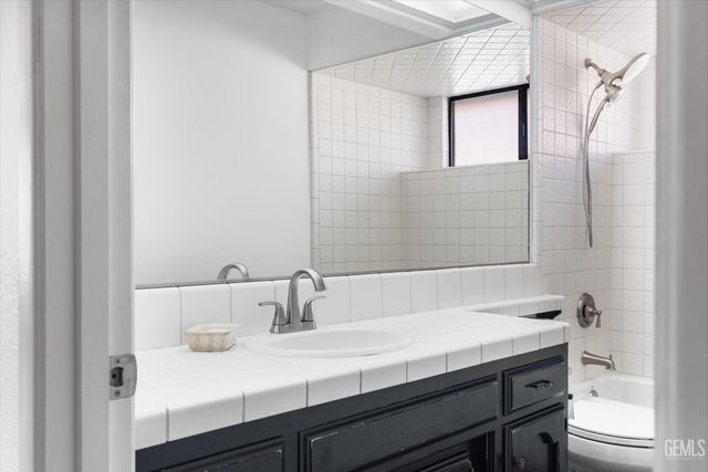 8201 Norfolk Court, Bakersfield, CA 93311