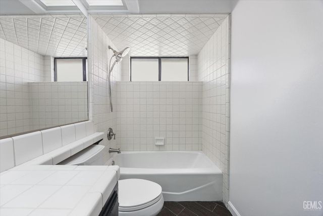 8201 Norfolk Court, Bakersfield, CA 93311