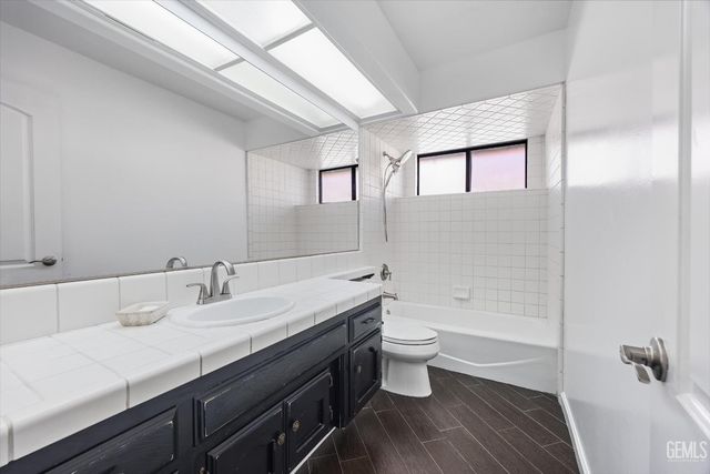 8201 Norfolk Court, Bakersfield, CA 93311