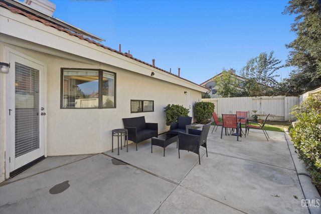 8201 Norfolk Court, Bakersfield, CA 93311