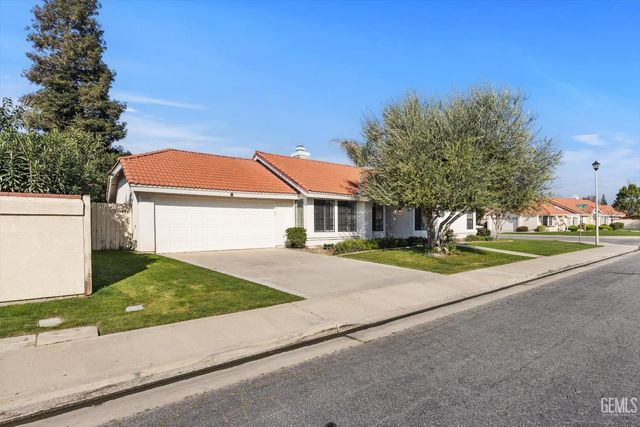 8201 Norfolk Court, Bakersfield, CA 93311