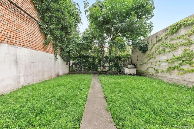10-47 47th Avenue, Long Island City, NY 11101