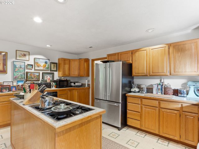 4622 MAPLETON Dr, West Linn, OR 97068