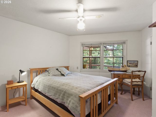 4622 MAPLETON Dr, West Linn, OR 97068