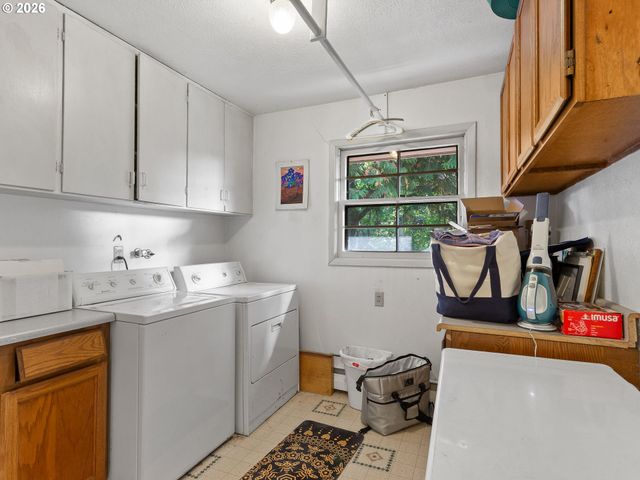 4622 MAPLETON Dr, West Linn, OR 97068