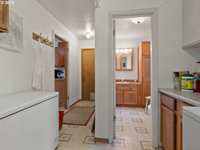 4622 MAPLETON Dr, West Linn, OR 97068