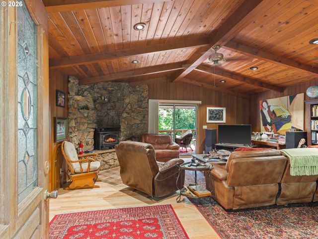 4622 MAPLETON Dr, West Linn, OR 97068