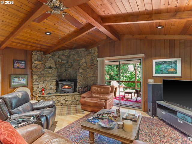 4622 MAPLETON Dr, West Linn, OR 97068