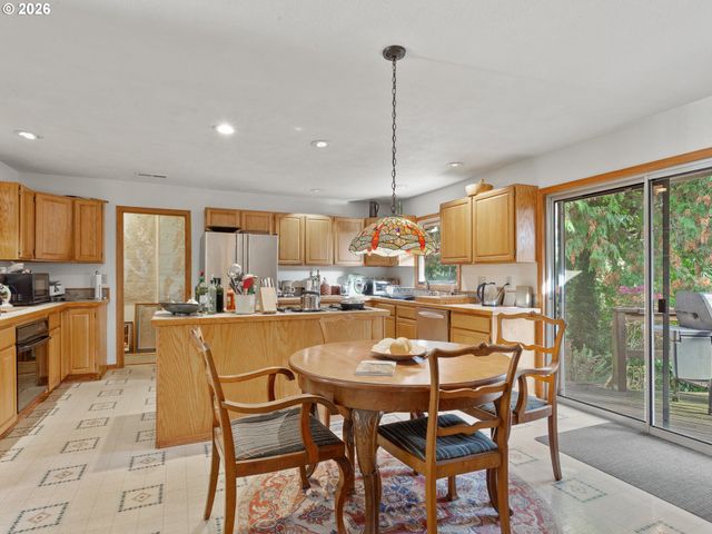 4622 MAPLETON Dr, West Linn, OR 97068