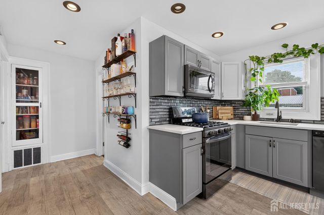 28 Wagner Street, Fords, NJ 08863