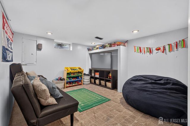 28 Wagner Street, Fords, NJ 08863