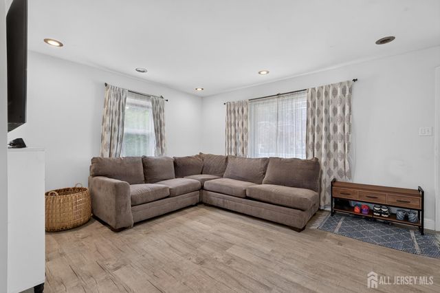 28 Wagner Street, Fords, NJ 08863