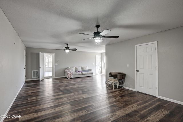 2285 Quail Road, Diamond, MO 64840