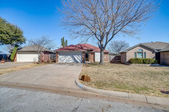 9016 Christopher Circle, Fort Worth, TX 76140