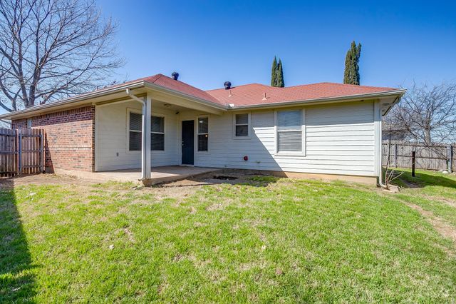 9016 Christopher Circle, Fort Worth, TX 76140