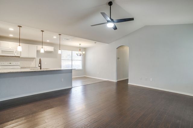 9016 Christopher Circle, Fort Worth, TX 76140