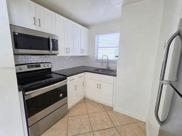 310 Fontainebleau Blvd 506, Miami, FL 33172