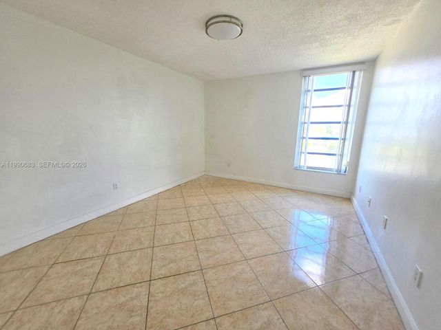 310 Fontainebleau Blvd 506, Miami, FL 33172