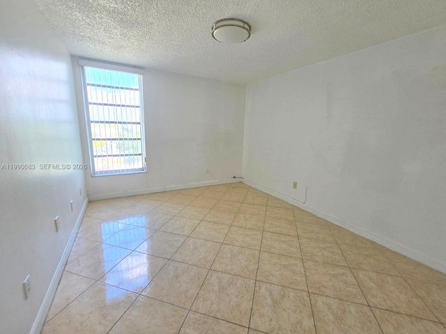 310 Fontainebleau Blvd 506, Miami, FL 33172