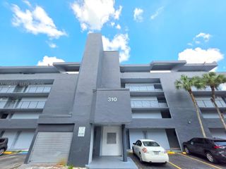 310 Fontainebleau Blvd 506, Miami, FL 33172