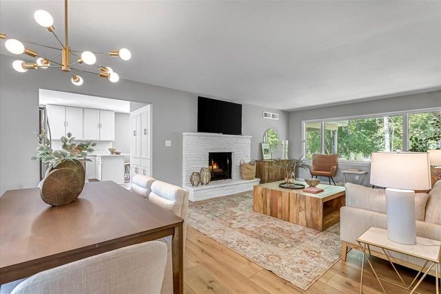 W57N793 Hawthorne AVENUE, Cedarburg, WI 53012
