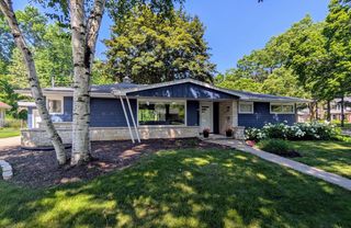 W57N793 Hawthorne AVENUE, Cedarburg, WI 53012