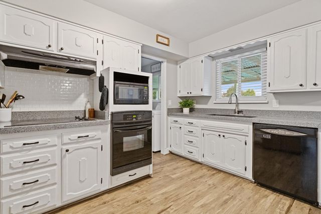 2810 Kennedy Dr, Yuba City, CA 95993