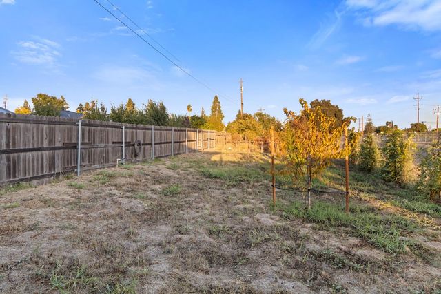 2810 Kennedy Dr, Yuba City, CA 95993