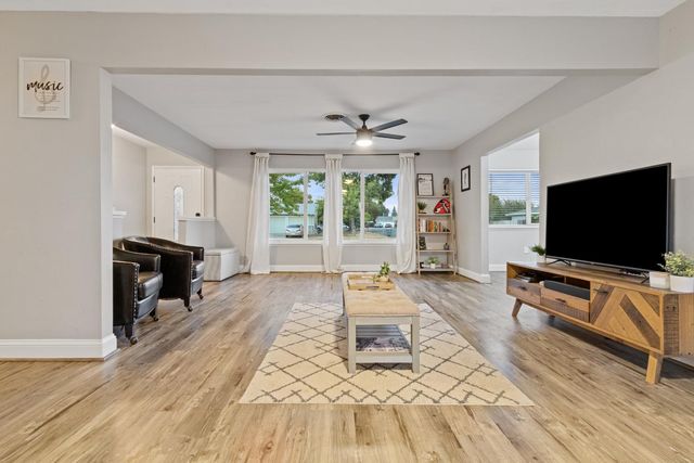 2810 Kennedy Dr, Yuba City, CA 95993