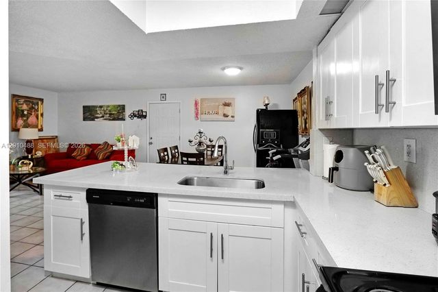 8640 SW 212th St 303, Cutler Bay, FL 33189
