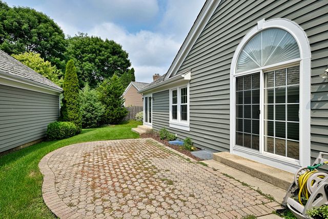 452 Park Barrington Drive, Barrington, IL 60010
