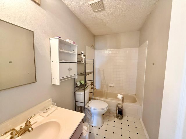 3085 Crestmont LN, Kyle, TX 78640