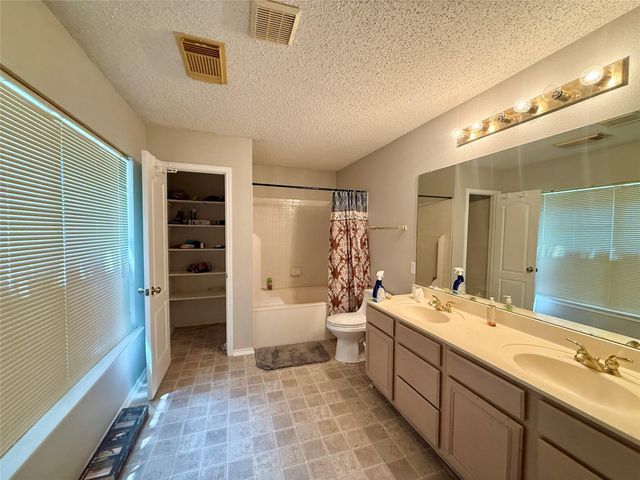 3085 Crestmont LN, Kyle, TX 78640
