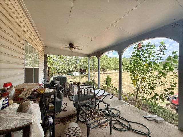 3085 Crestmont LN, Kyle, TX 78640