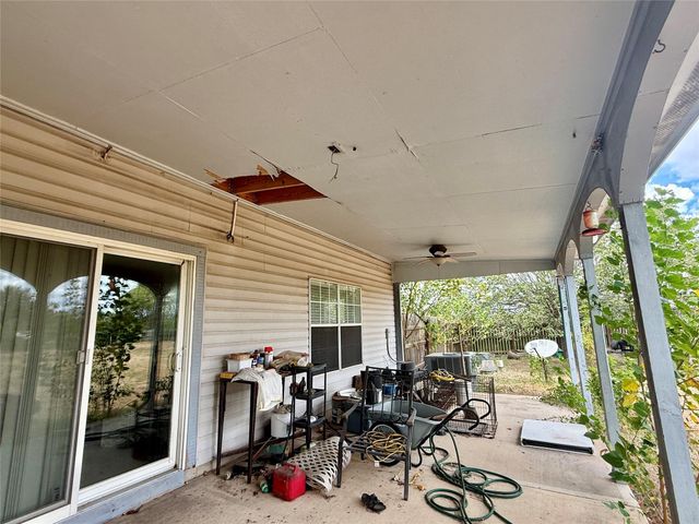 3085 Crestmont LN, Kyle, TX 78640