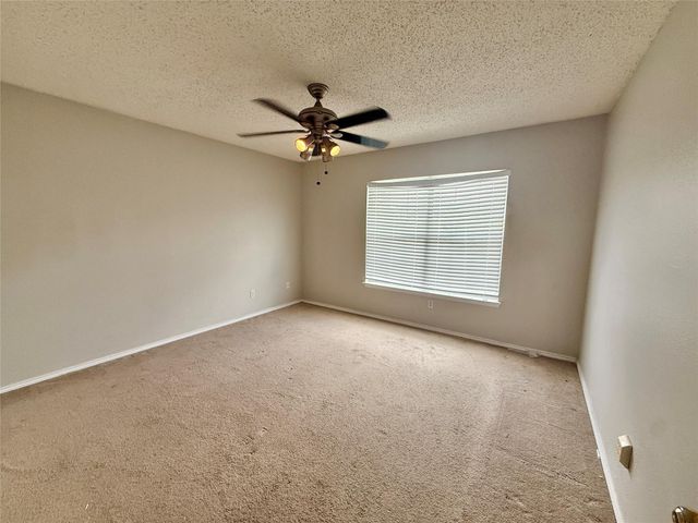 3085 Crestmont LN, Kyle, TX 78640