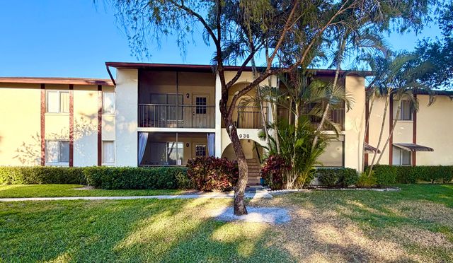4835 Sable Pine Circle D2, West Palm Beach, FL 33417
