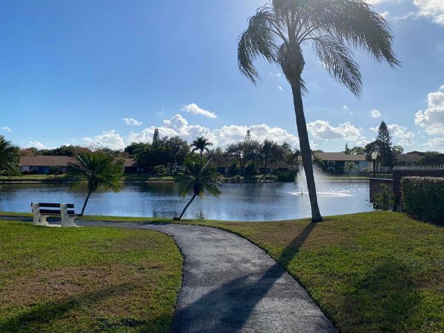 4835 Sable Pine Circle D2, West Palm Beach, FL 33417