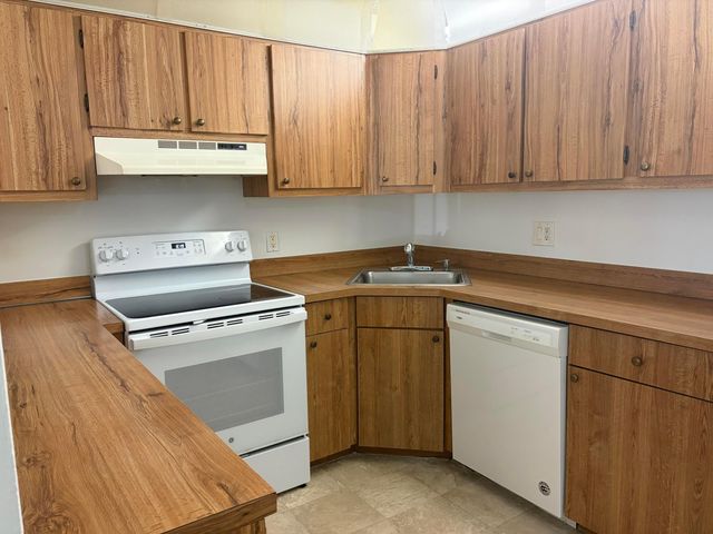 4835 Sable Pine Circle D2, West Palm Beach, FL 33417